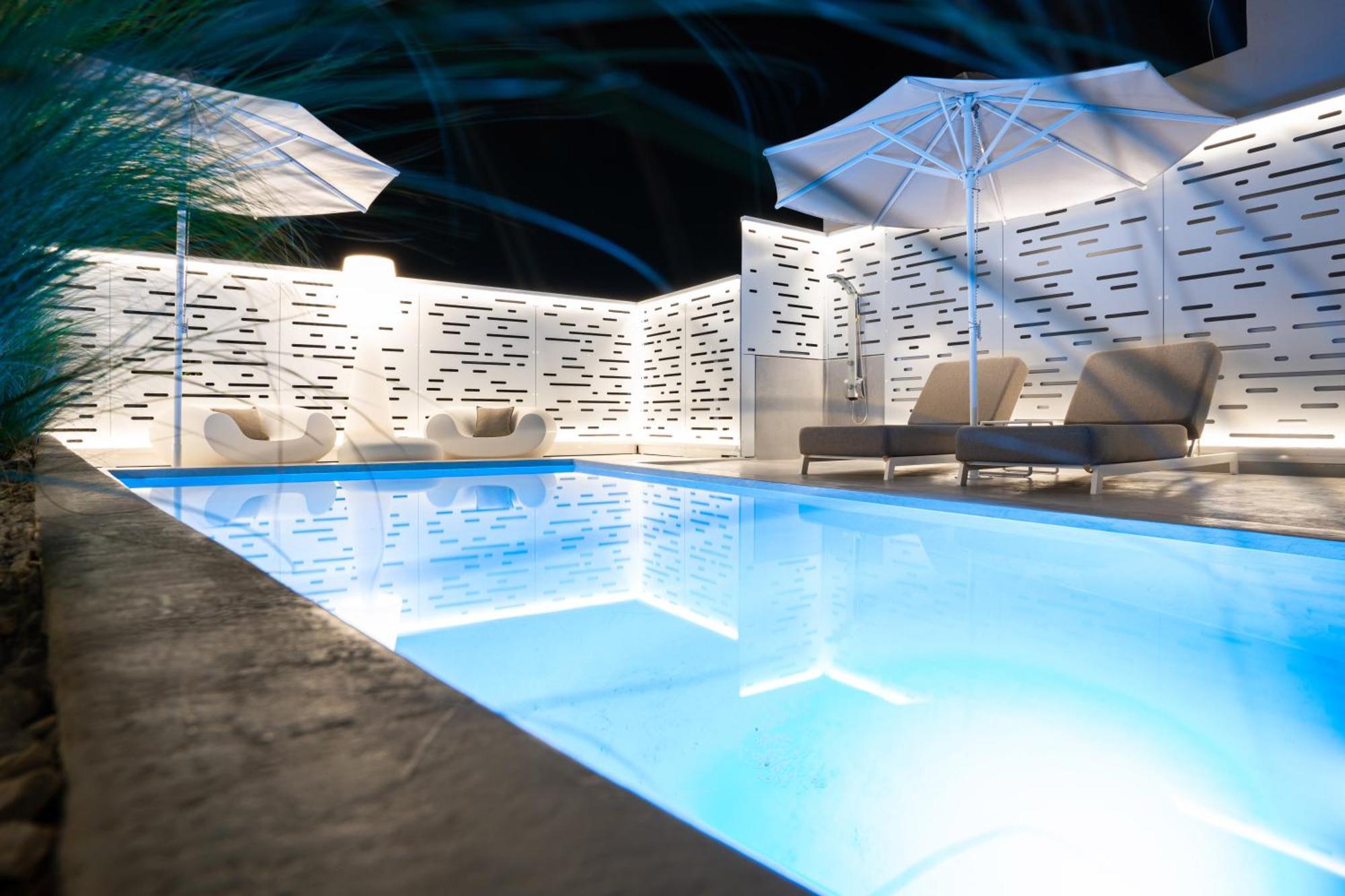 Ma Maison No5 Penthouse Loft, Private Heated Pool, Acropolis View, Ultra High Speed Internet 300 Mbps, Short Walk To Acropolis, Parking Upon Request, 1' From Metro Athens Exterior photo